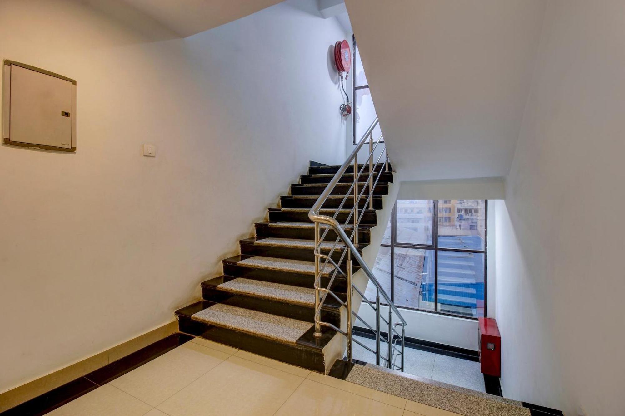 Hotel Super Townhouse Oak Lb Nagar Ramoji Hyderabad Exterior foto